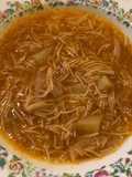 Sopa de fideo con papa y cebolla