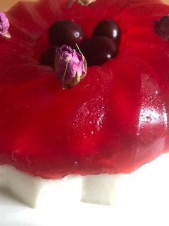 عکسی از دستور ژله توت فرنگى و شير و عسل