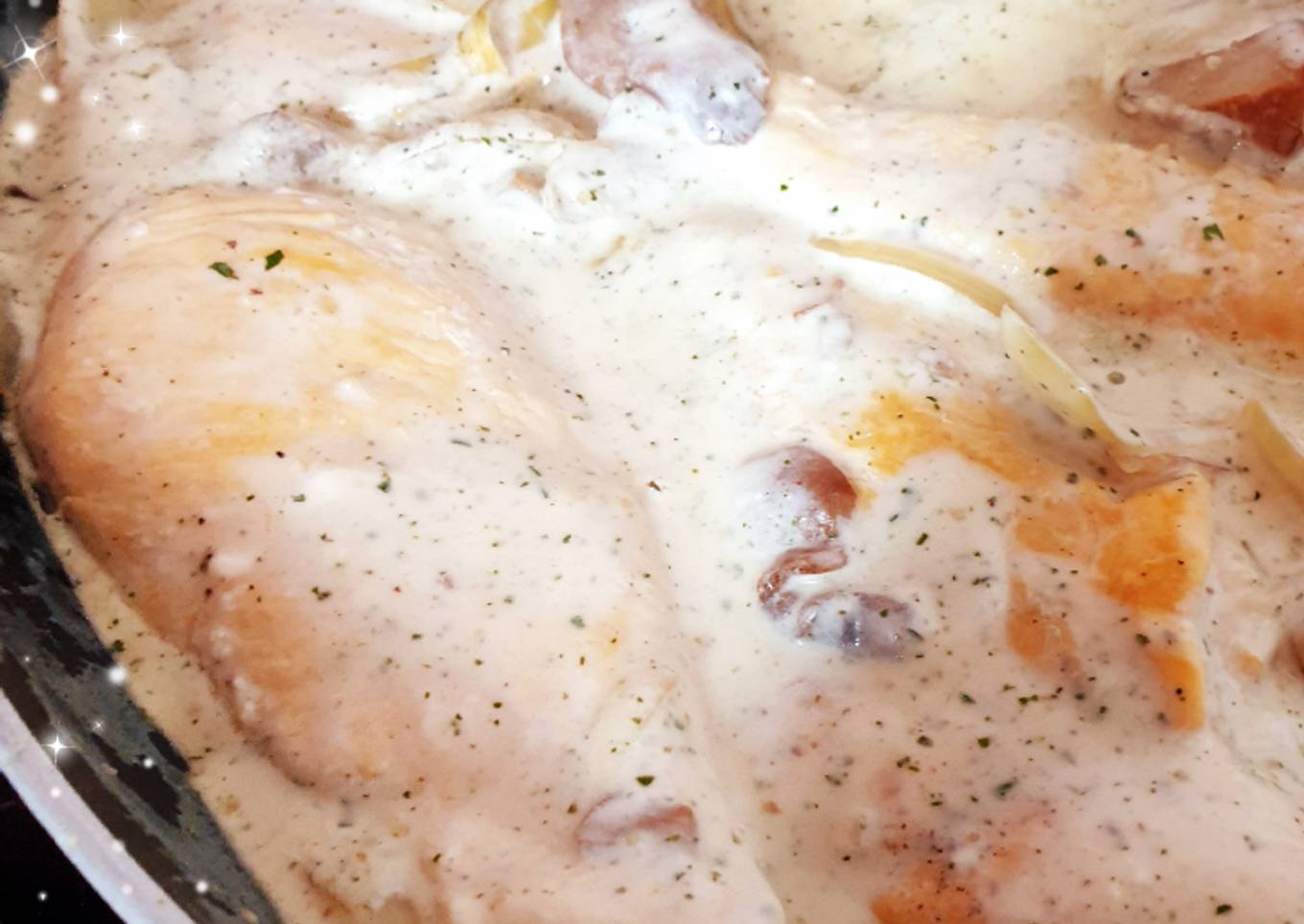 Escalopes de poulet crème fraîche champignons oignons 😋