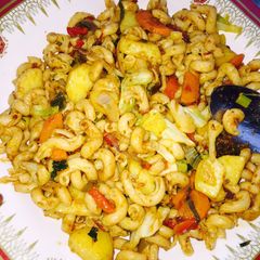 A picture of Simple macaroni jollof with potatoes.