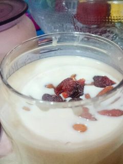A picture of Overnight Oatmeal with Almonds & Dried Cranberries .