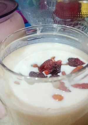 A picture of Overnight Oatmeal with Almonds & Dried Cranberries .