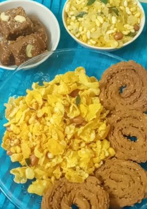 A picture of Diwali special makka chiwda.