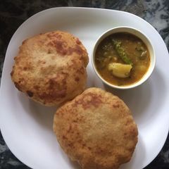 A picture of Poori and aloo bhaji.