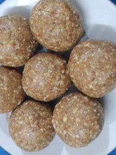 शेंगदाण्याचे लाडू (shengdana che laddu recipe in marathi) रेसिपी चे मुख्य फोटो 