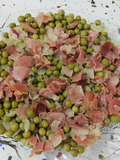 Una foto de Guisantes con jamón