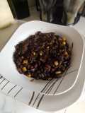 Porotos negros con un toque tikitikiti