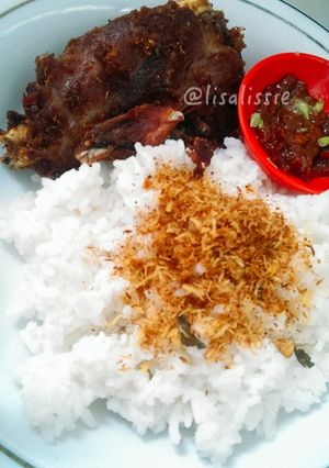 Foto resep Ayam Kampung Goreng Bumbu Kuning + Sambel Terasi Rasa Restoran