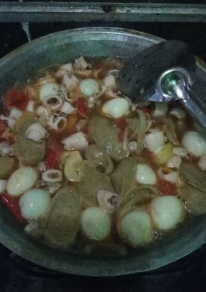 Foto resep Tumis cumi, sosis dan telor puyuh saus asam manis