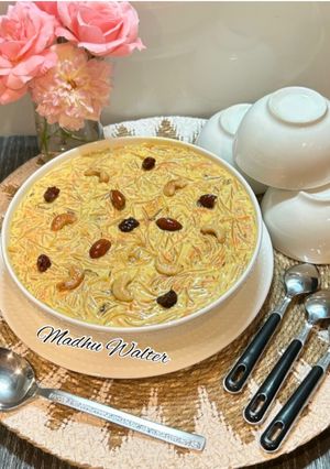 झटपट सेवई गाजर खीर (Quick Vermicelli Carrot Kheer) रेसिपी मुख्य फोटो