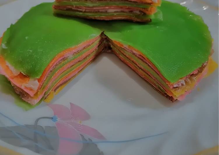 Cara Gampang Menyiapkan Rainbow crepe cake yang Lezat