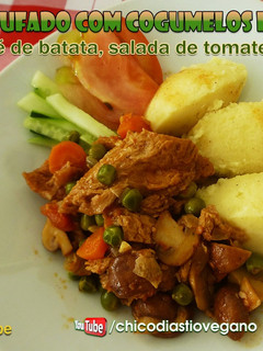Foto de Seitan estufado com puré de batata
