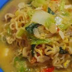 A picture of Mie instan rebus ala bunda.
