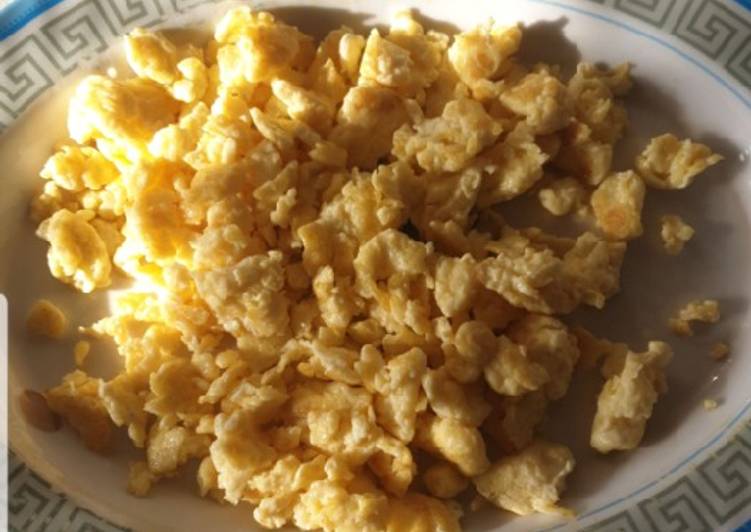 Simple Way to Prepare Favorite Scrambled eggs #weekly jikoni challenge #15minutes or less chall