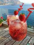 مشروب الفراولة🍓 بالماء الغازي و الثلج🍹Strawberry drink with sparkling water and ice