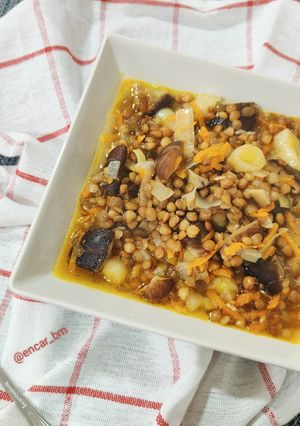 Una foto de Lentejas con verduras y castañas