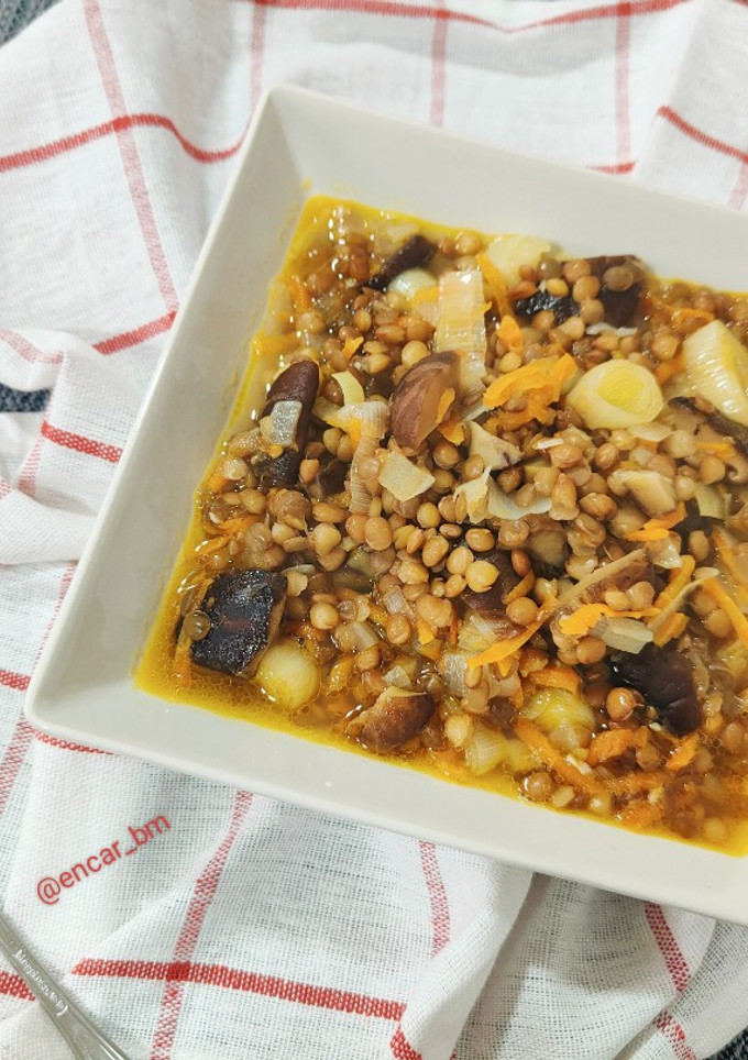 Una foto de Lentejas con verduras y castañas