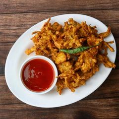 A picture of Onion Pakoras.