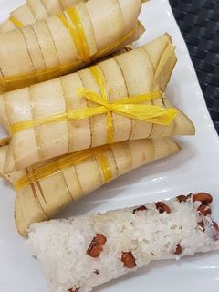 A picture of Black-eyed-peas glutinous rice (Lepet).