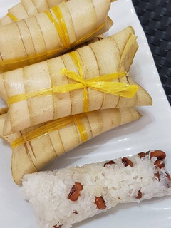 A picture of Black-eyed-peas glutinous rice (Lepet).