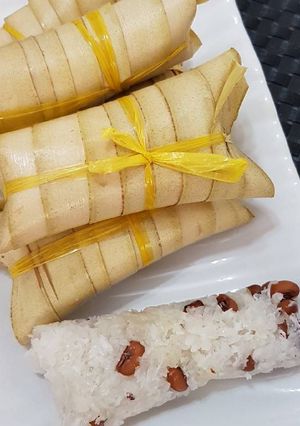 A picture of Black-eyed-peas glutinous rice (Lepet).