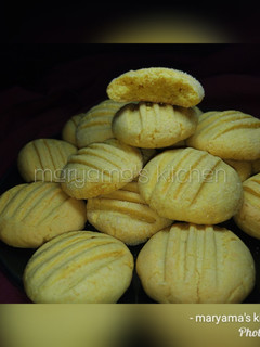 A picture of Custard cookies.