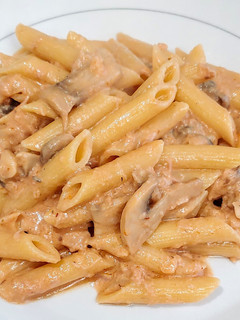 Foto de Massa cremosa com atum e cogumelos
