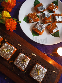 बेसन बर्फी (Besan barfi recipe in Hindi) रेसिपी मुख्य फोटो
