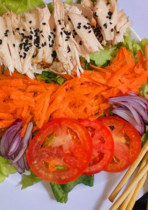 Una foto de Ensalada de pollo