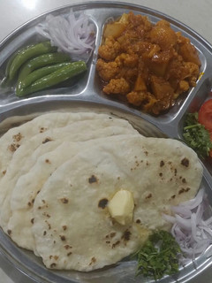 தலைப்பு : தாபா பட்டர் நாண் & ஆலு கோபி சப்ஜி(dhaba butter naan recipe in tamil) செய்முறை முக்கிய புகைப்படம்