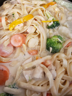 A picture of Chicken Pasta Alfredo.