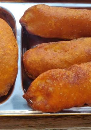 A picture of Raw Banana Bajji/Vazhakkai Bajji.