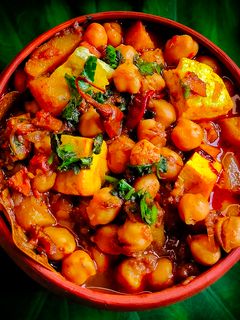 নারকেল ও পনির সহযোগে  চানা মশালা (Chana Masala with Coconut and Paneer recipe In Bengali) রেসিপির প্রধান ছবি