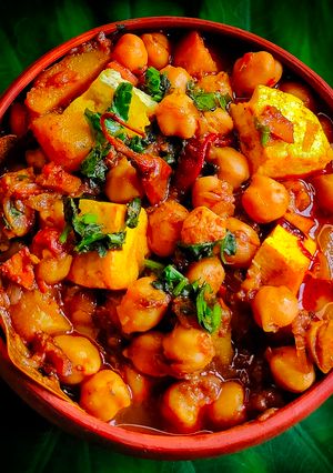 নারকেল ও পনির সহযোগে চানা মশালা (Chana Masala with Coconut and Paneer recipe In Bengali) রেসিপির প্রধান ছবি