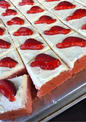 Foto resep Cake potong2 strawberry simple ala mumun kitchen