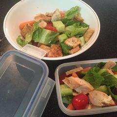 A picture of Chicken Green Salad.