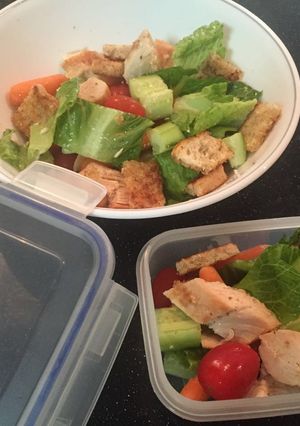 A picture of Chicken Green Salad.