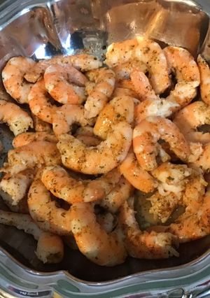 Une photo de Crevettes marinées citron vert et épices façon marocaine