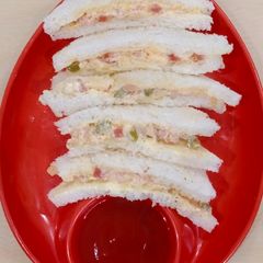 A picture of Russian salad sandwich.