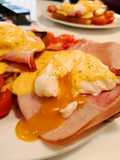 Αυγά Benedict με σως Hollandaise