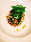 Tartar de aguacate, tomate y habitas