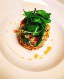 Tartar de aguacate, tomate y habitas