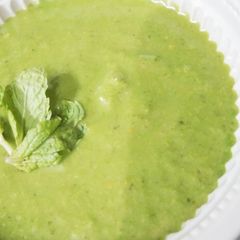 A picture of Green garlic chutney.