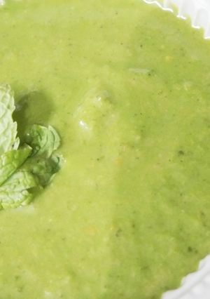 A picture of Green garlic chutney.