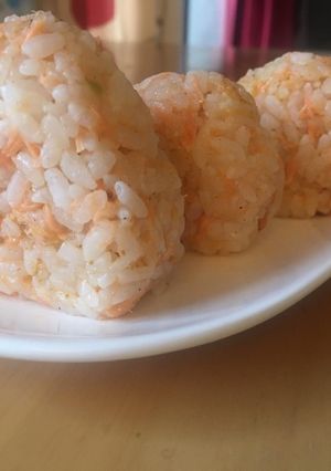 A picture of Salmon Omusubi (Rice Ball).
