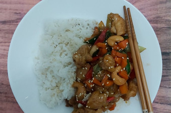 Anti Ribet, Membuat Nasi Ayam Kacang Mede Enak Dan Mudah