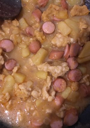 Paprikas krumpli virslivel és nokedlivel recept fotója
