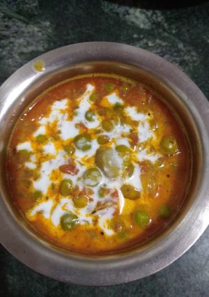 A picture of Matar masroom ki sabji.