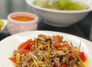 Hình của món Bò xào xả ớt.