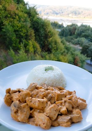 Una foto de Pollo con salsa cremosa de paprika
